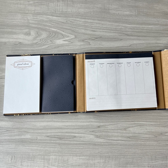 Undated planner with to do list notepad and pocket - Picture 3 of 5